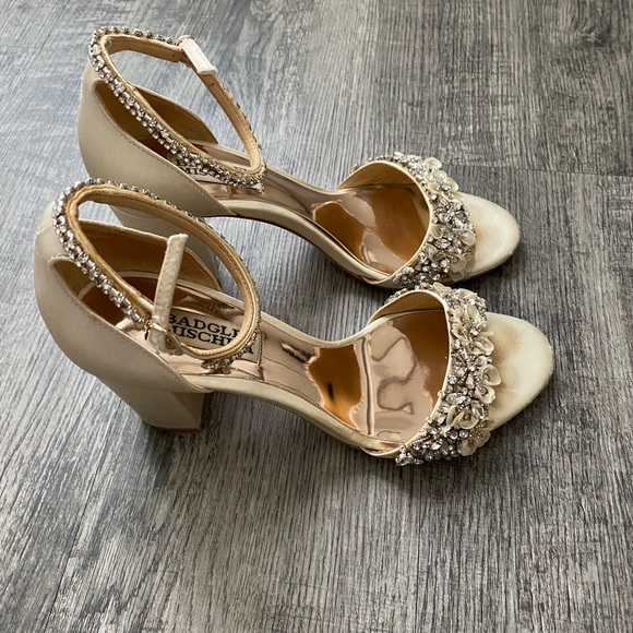 Badgley Mischka Finesse Heels, ivory satin wedding shoes, Size 6 - Picture 7 of 9